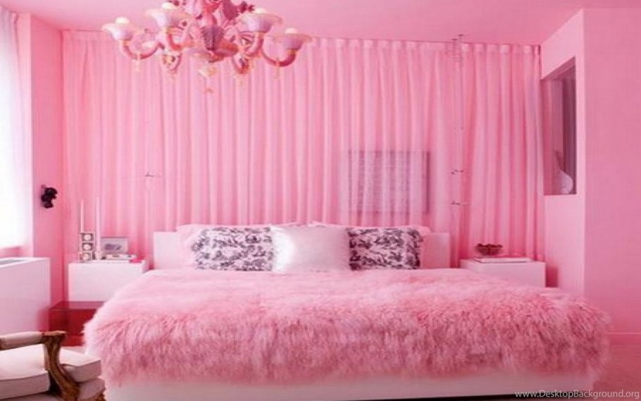 Спальня с красными акцентами