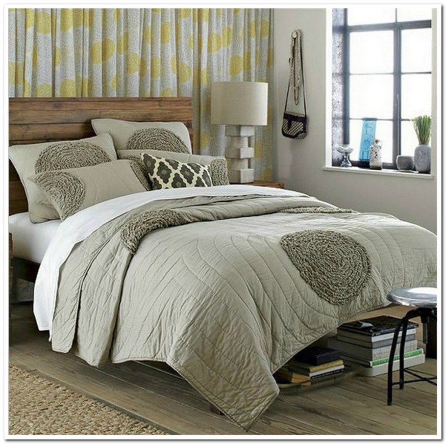 Покрывало в интерьере спальни