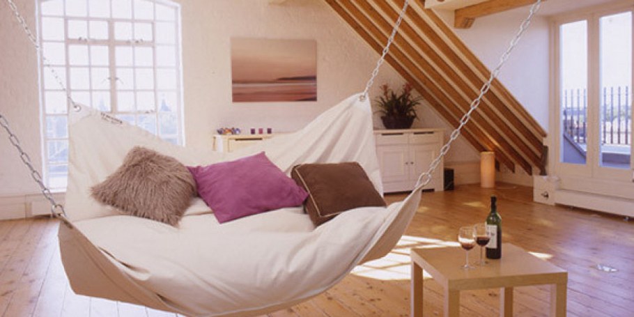 Подвесная кровать на мансарде