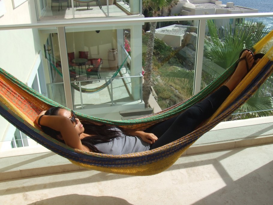 Гамак на балконе в квартире