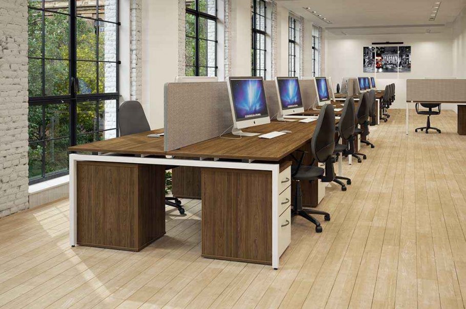 Дизайнерское рабочее место в офисе