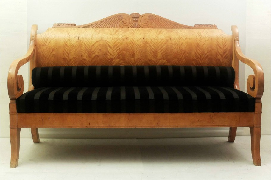 Диван бидермейер