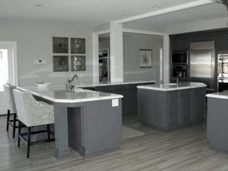 Серая кухня с серым полом