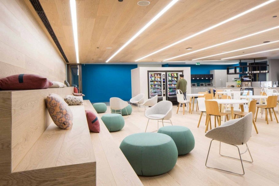 Комната для стримеров в стиле киберпанка