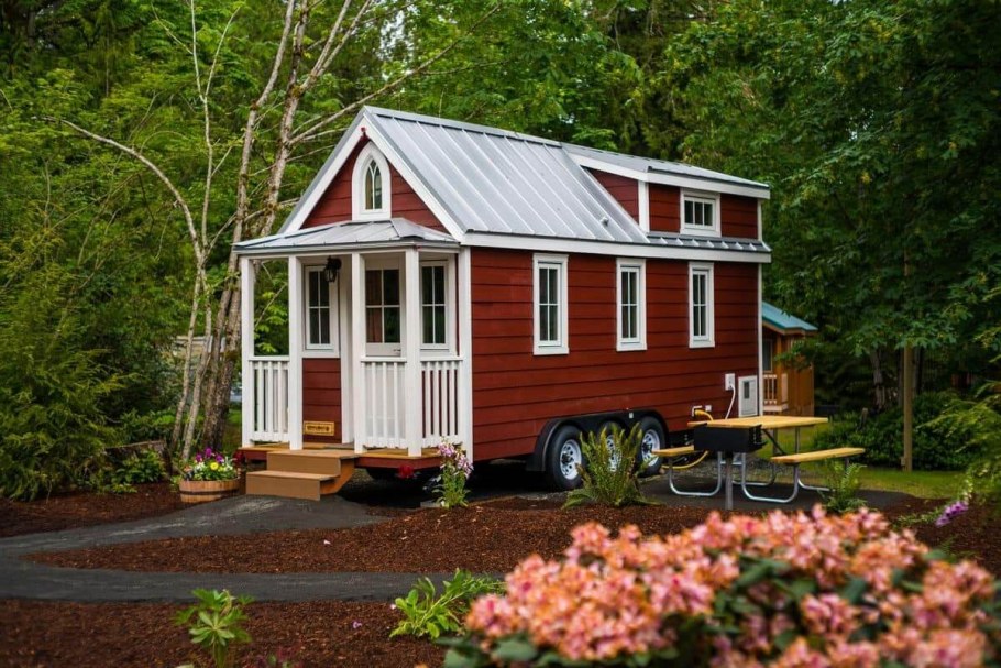 Тини Хаус с террасой