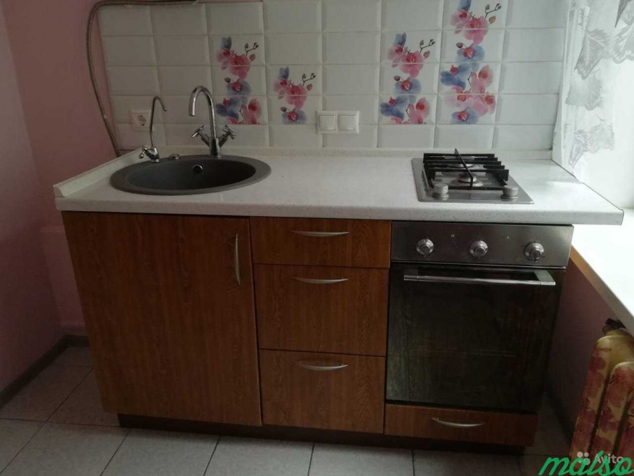 Кухня со встроенной плитой