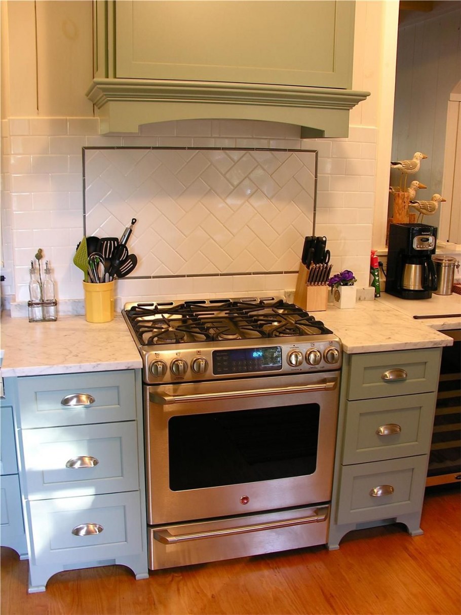 Отдельностоящая плита на кухне