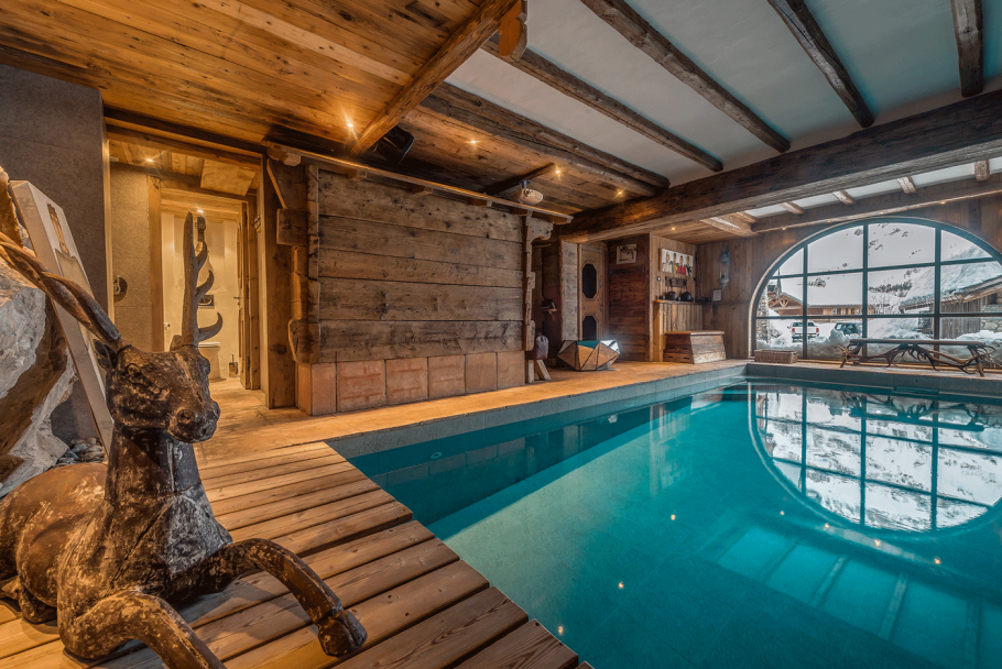 Красивая современная баня