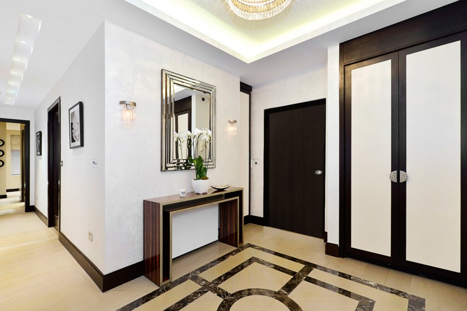 Прихожая в стиле арт деко в светлых тонах