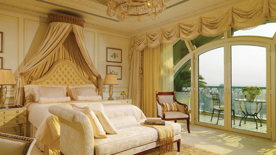 Ламбрекен с люверсом для зала на карниз