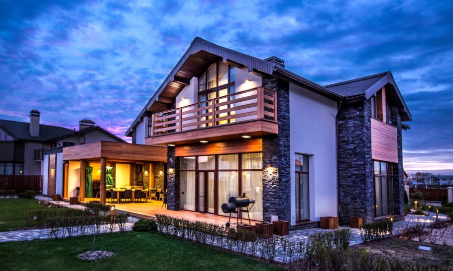 Большой красивый дом