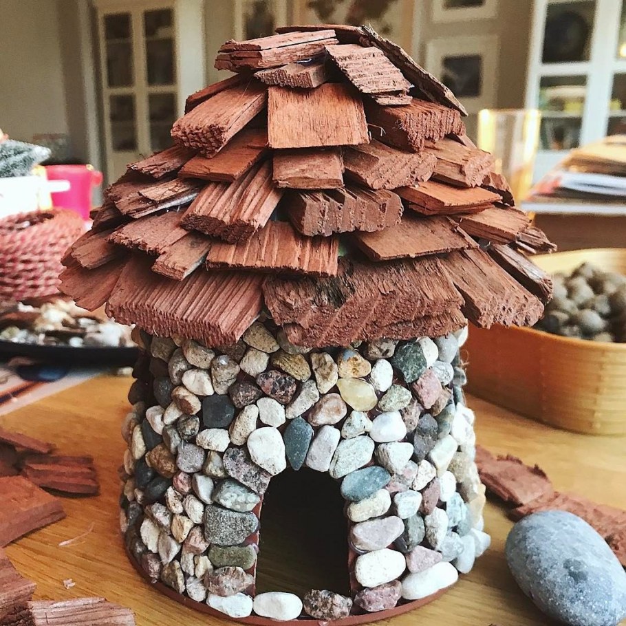 Домик из природного материала