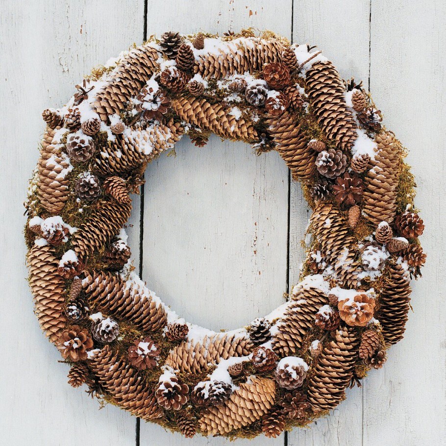 Венок из шишек