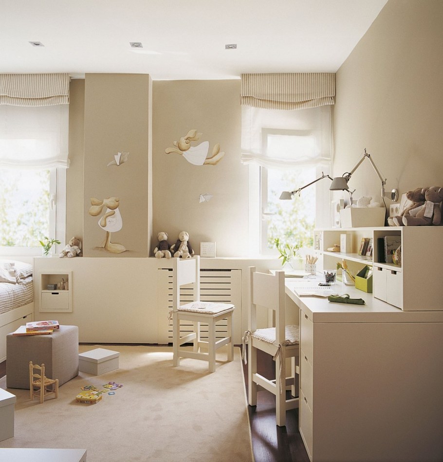 Маленькая светлая детская комната для девочки