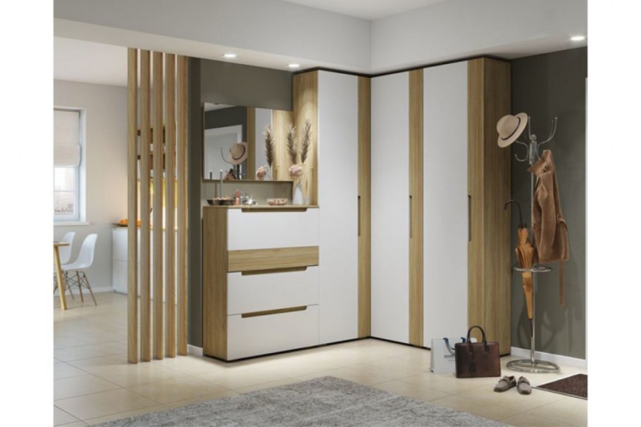 Длинная прихожая