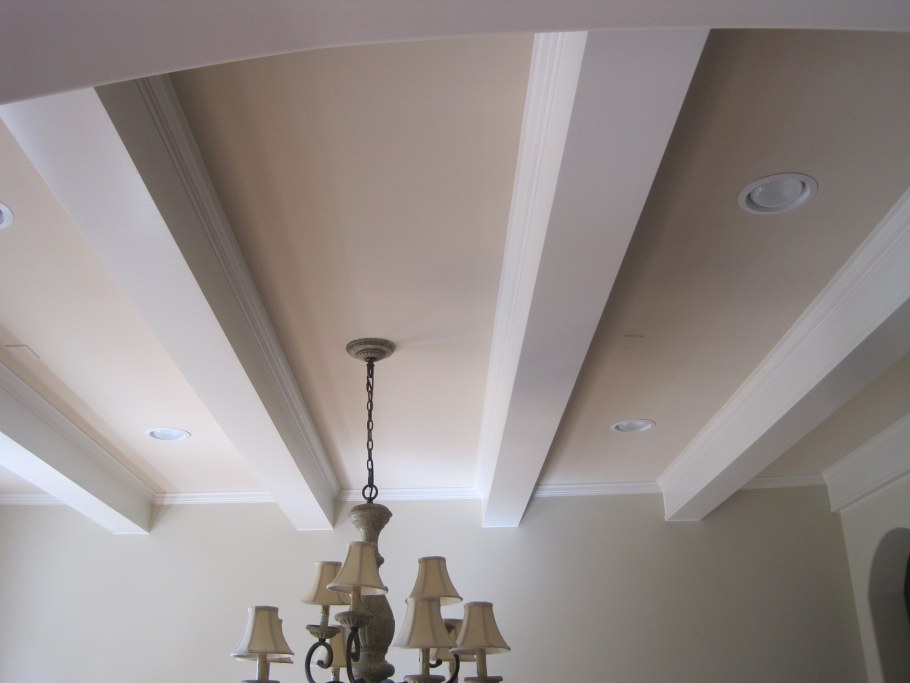 Подвесной потолок с балками