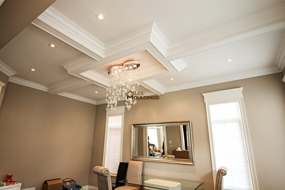 Натяжной потолок с балкой