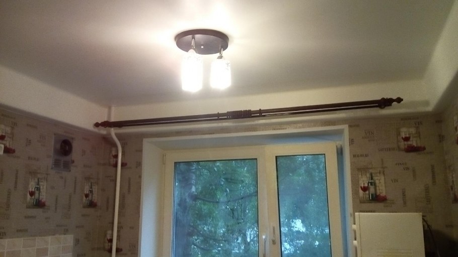 Декор несущей балки на потолке