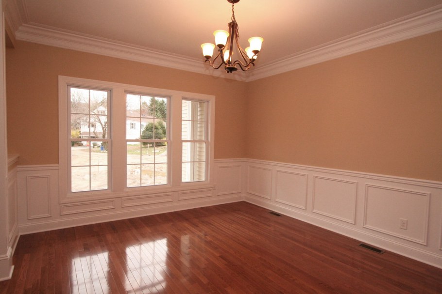 Потолочный плинтус в цвет стен