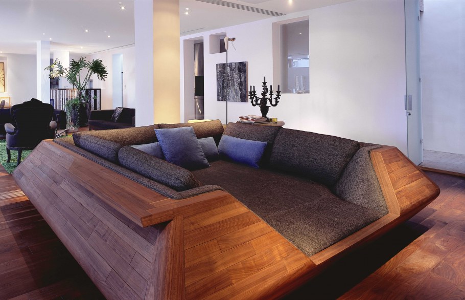 Диван подиум в гостиной