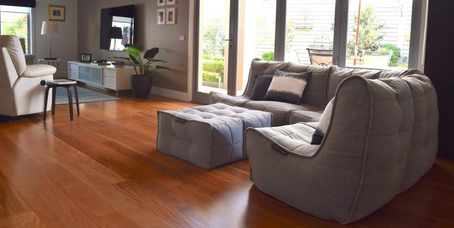 Гостиная с бескаркасной мебелью