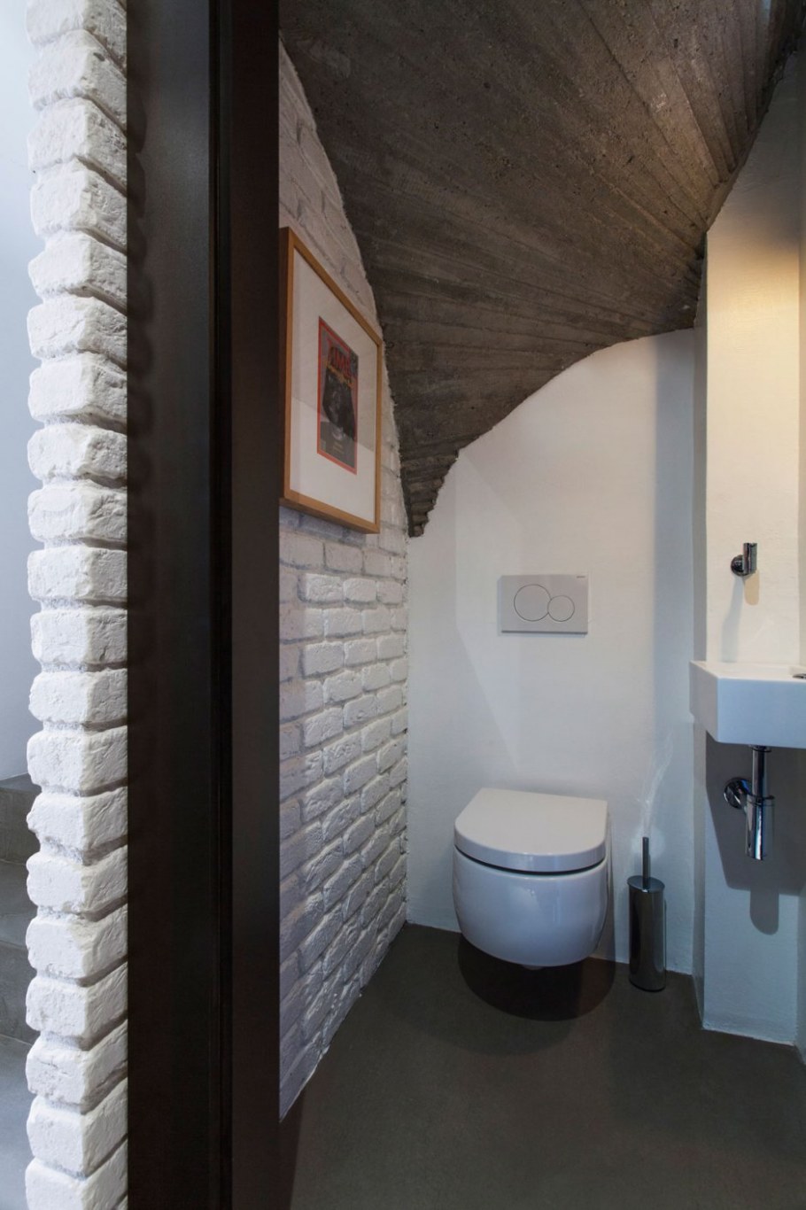 Отделка туалета декоративным кирпичом