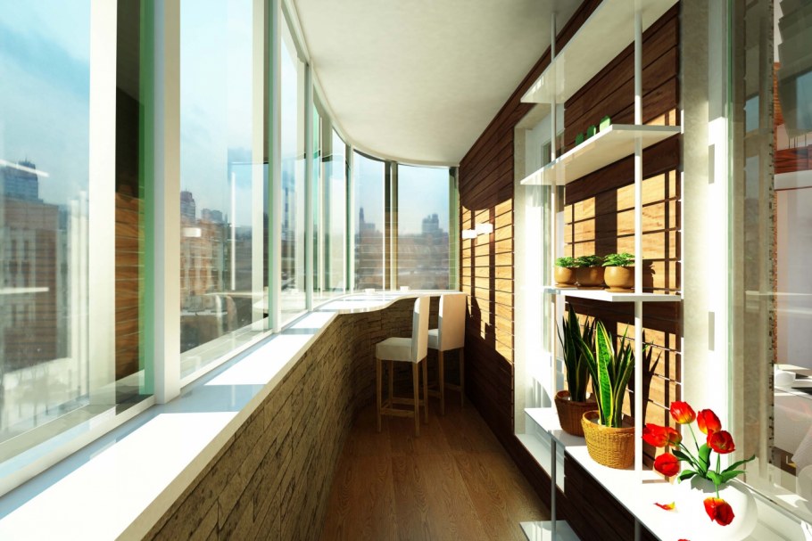 Широкий подоконник на балконе