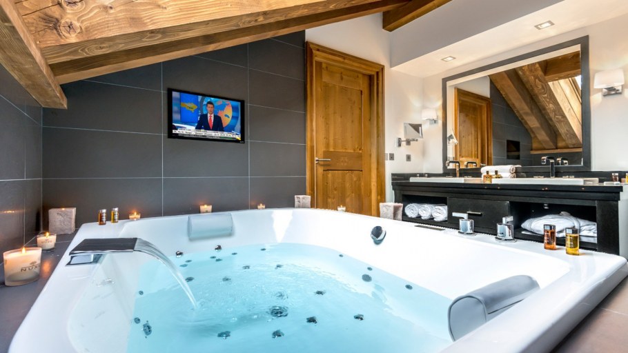 Джакузи в ванной комнате