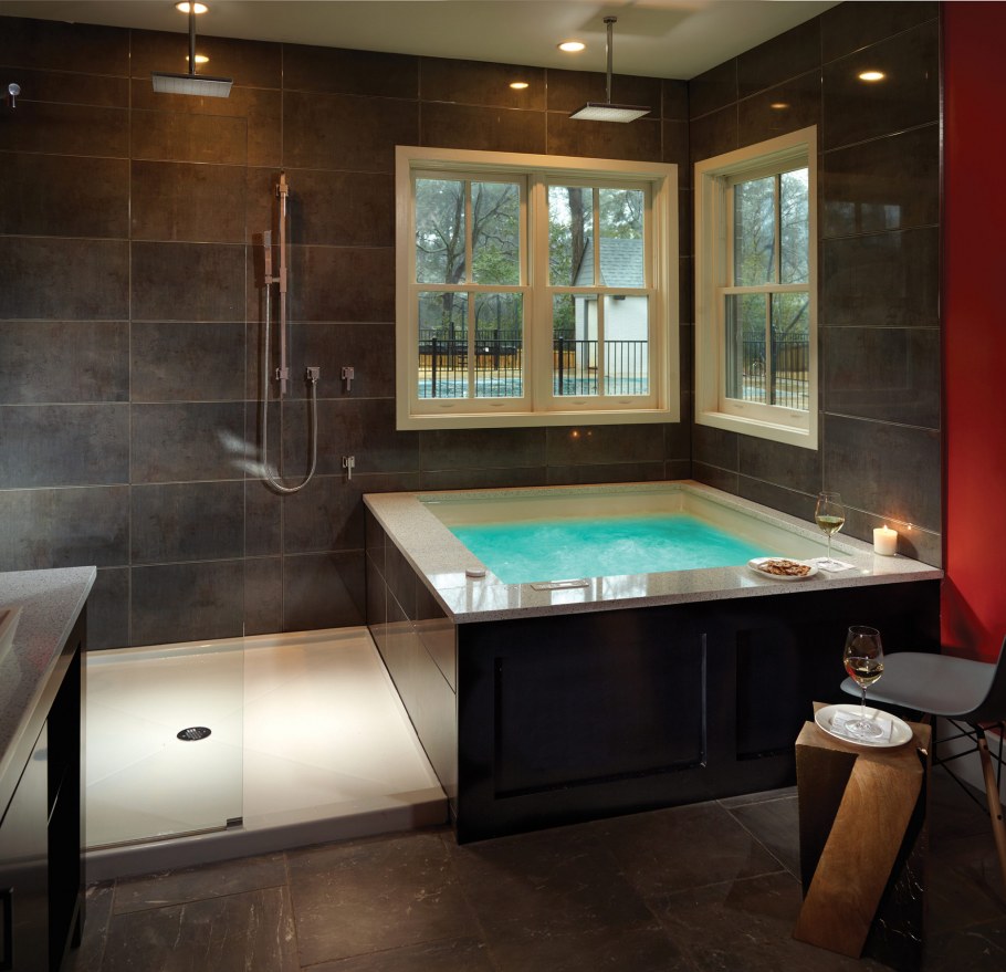 Ванная комната с джакузи и душевой