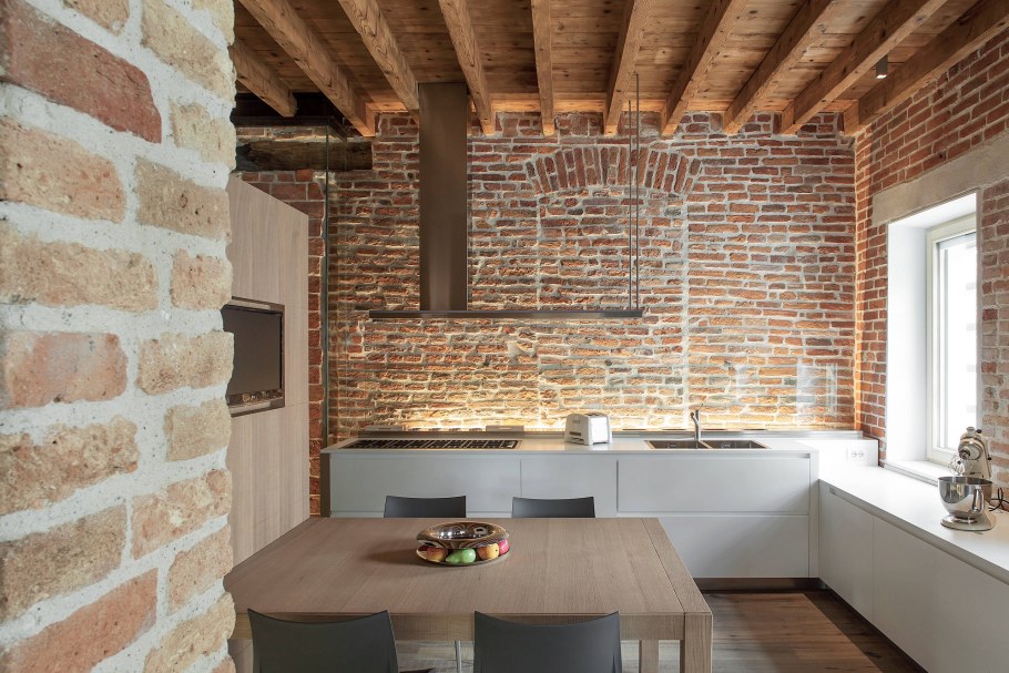 Состаренный кирпич в интерьере