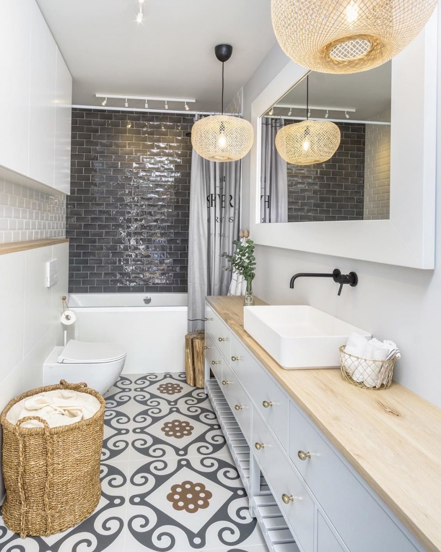 Вытянутая ванная комната