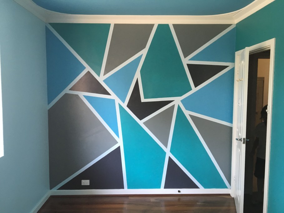 Геометрия на стене краской