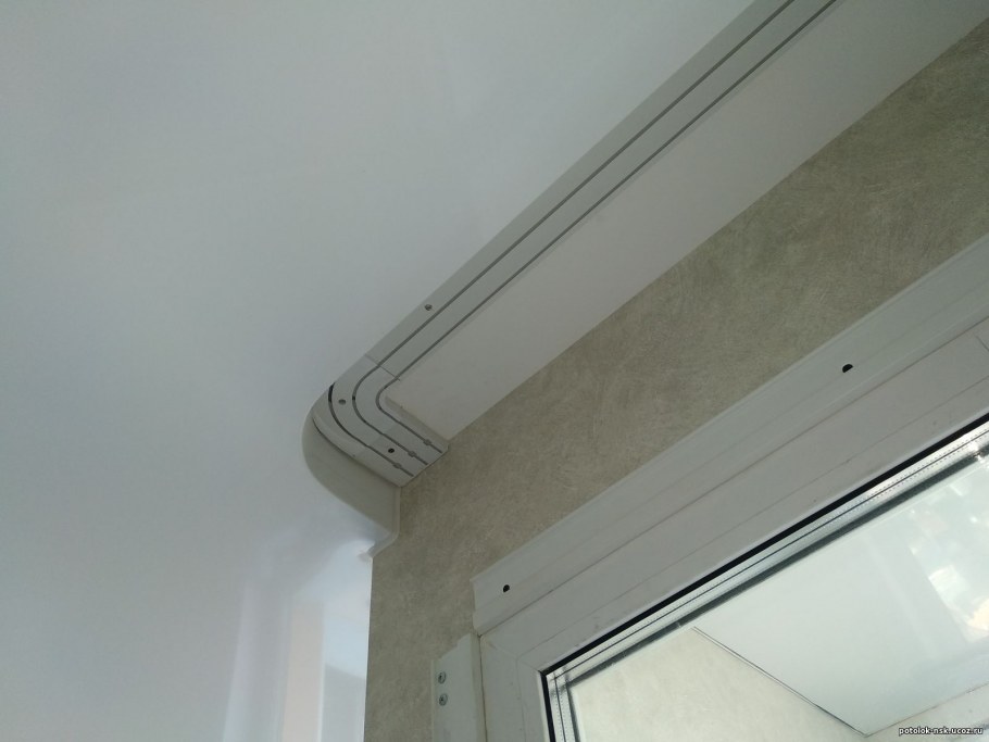 Потолочная гардина на натяжной потолок в нише