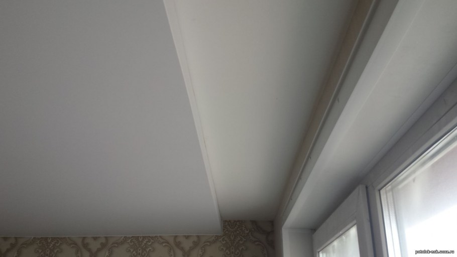 Загиб натяжного потолка для гардины