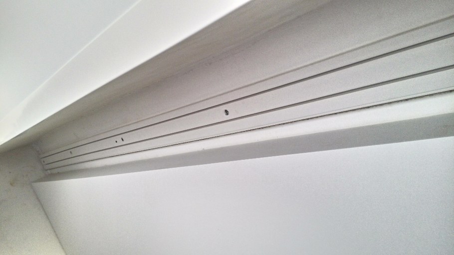 Ниша для карниза в натяжном потолке