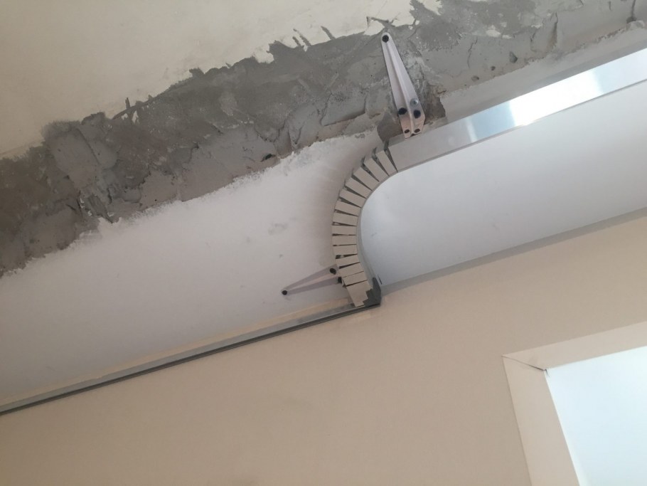 Ниша с загибом натяжной потолок