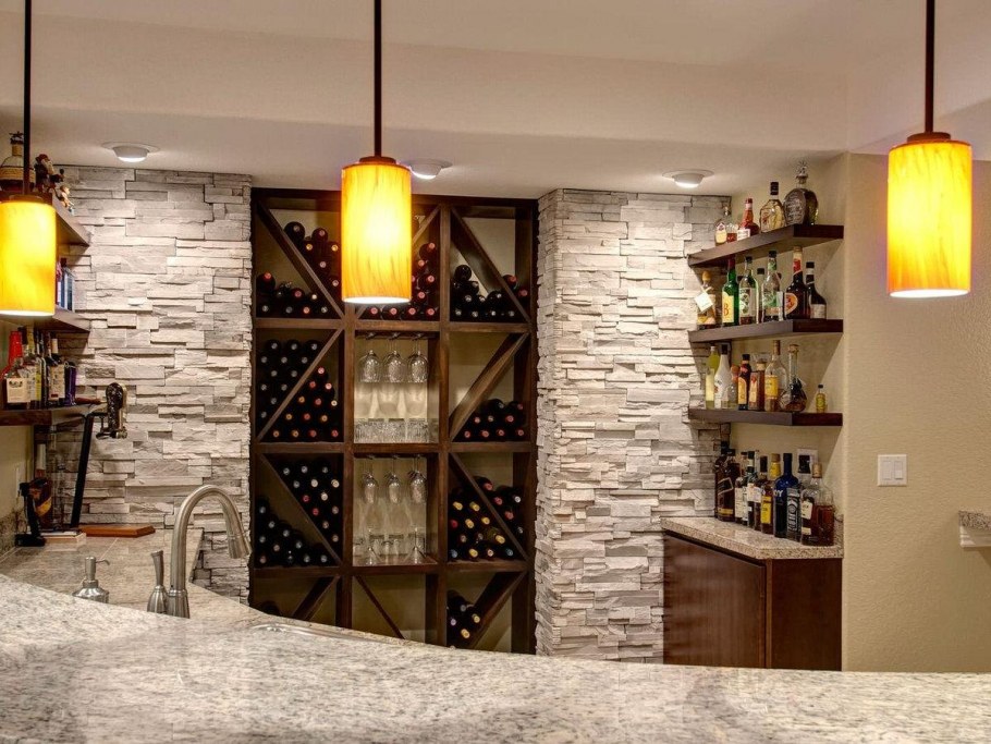 Винный погреб с барной стойкой