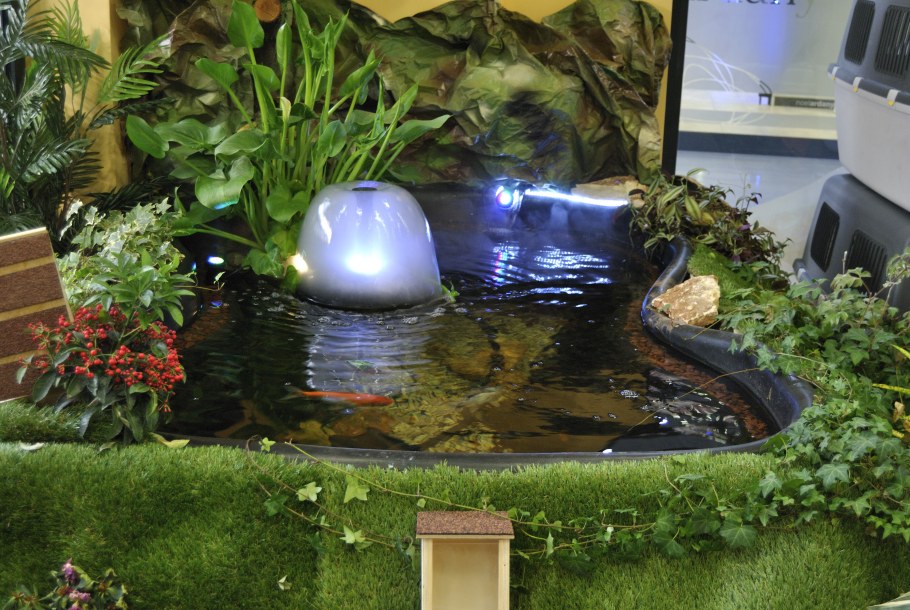 Пластиковый пруд с водопадом