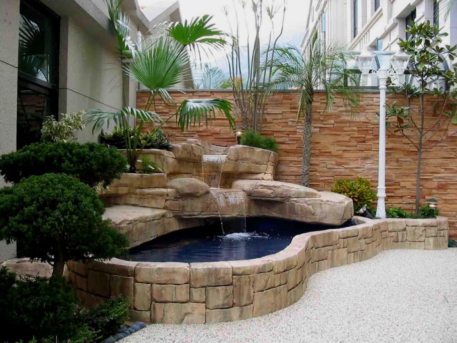 Водопады в частном дворе