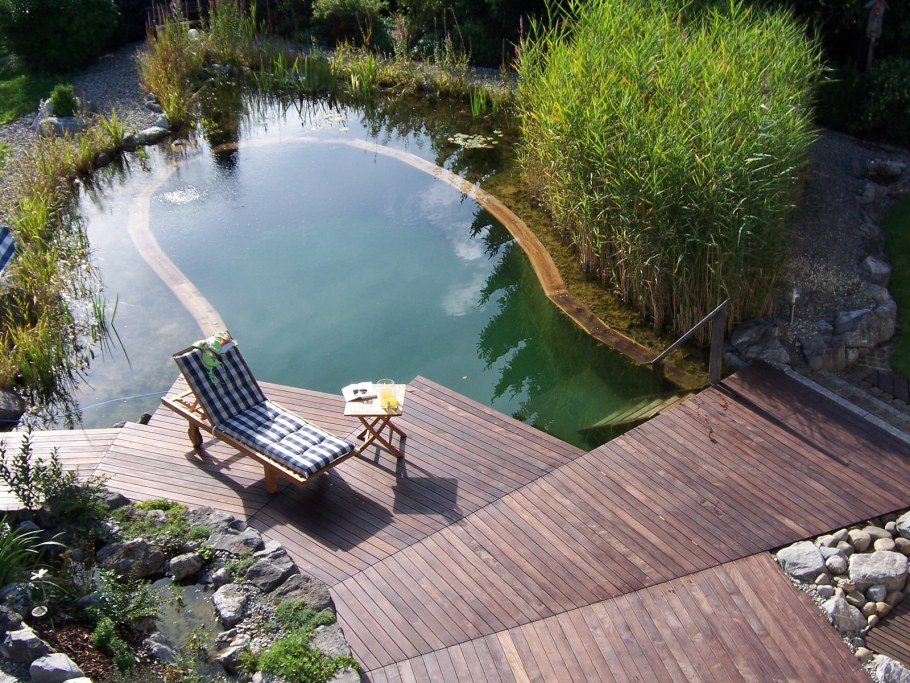 Терраса над прудом