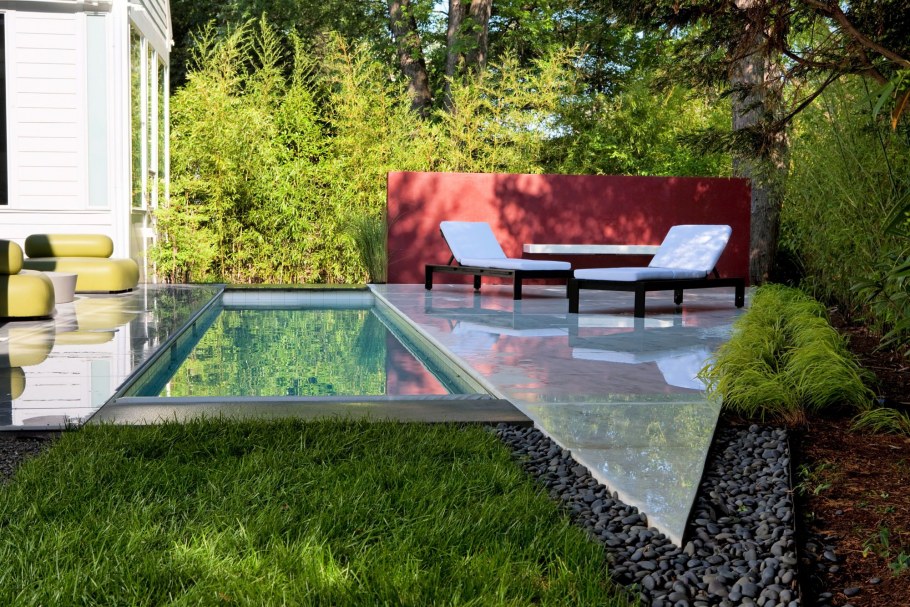 Бассейн в ландшафте