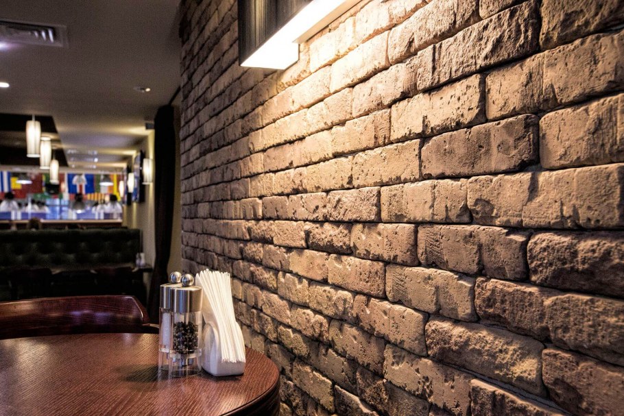 Старинный кирпич в интерьере