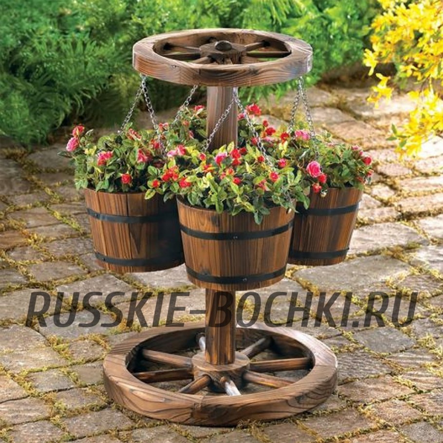 Деревянная скамья с клумбами