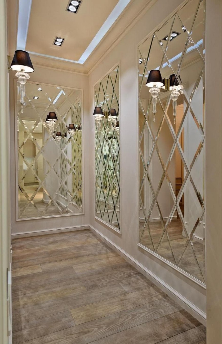 Фацет в коридоре