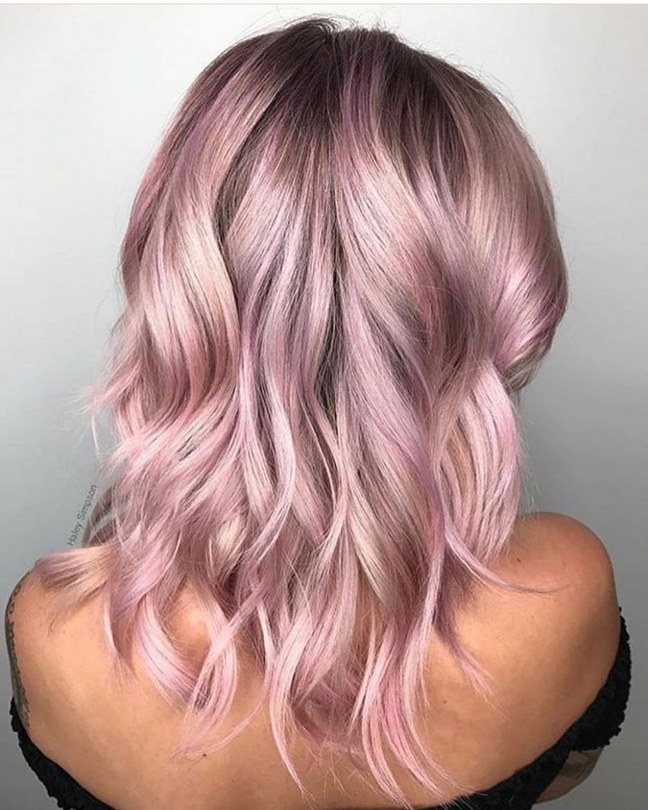 Русые волосы с розовым отливом