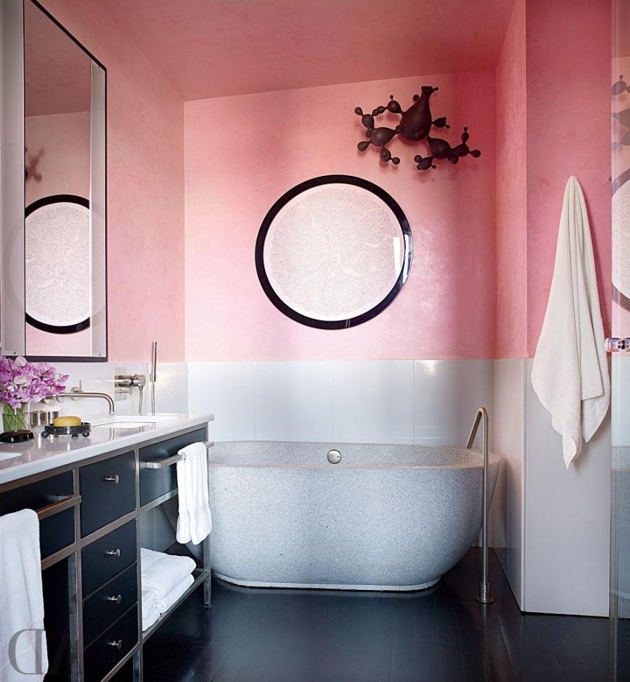 Ванна в розовом цвете