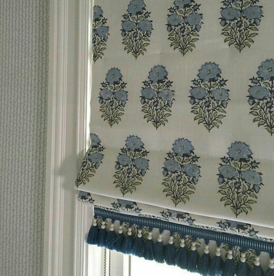 Римские шторы с бахромой