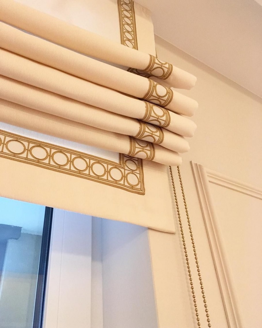 Римская штора с кисточкой