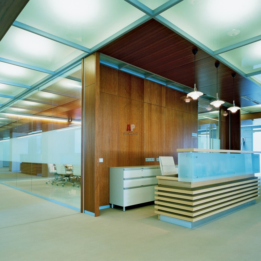 Потолок в общественном здании