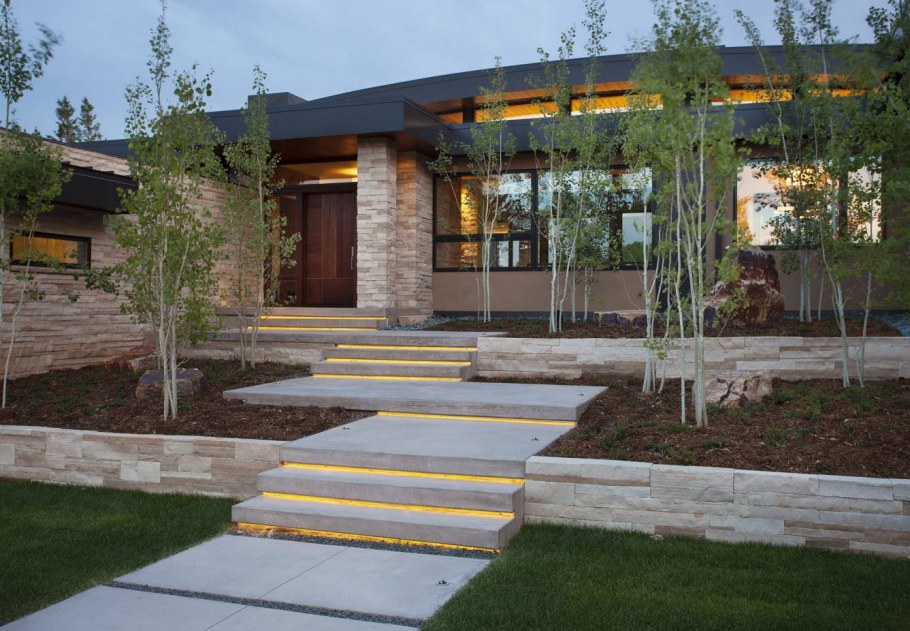 Декор входной зоны